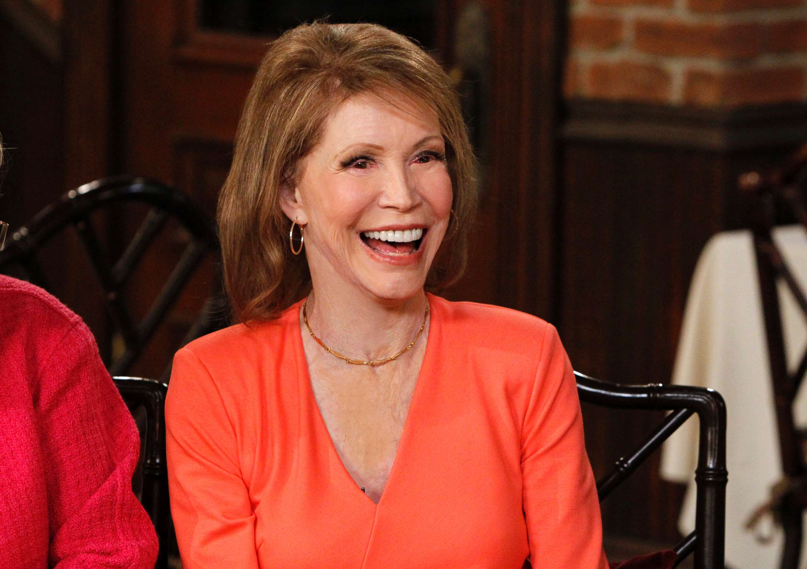PHOTO: Mary Tyler Moore speaks with Katie Couric, April 4, 2013.