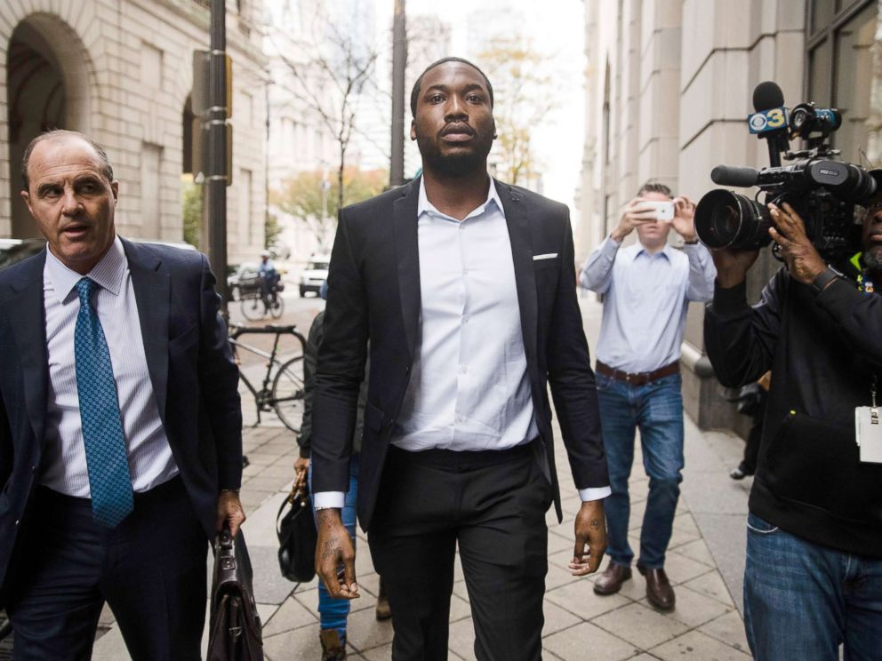 PHOTO: Rapper Meek Mill, center, accompanied by his defense attorney Brian McMonagle arrives at the criminal justice center in Philadelphia, Nov. 6, 2017.