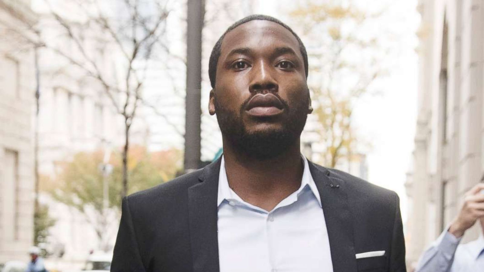 PHOTO: Meek Mill, center, accompanied by his defense attorney Brian McMonagle arrives at the criminal justice center in Philadelphia, Nov. 6, 2017.