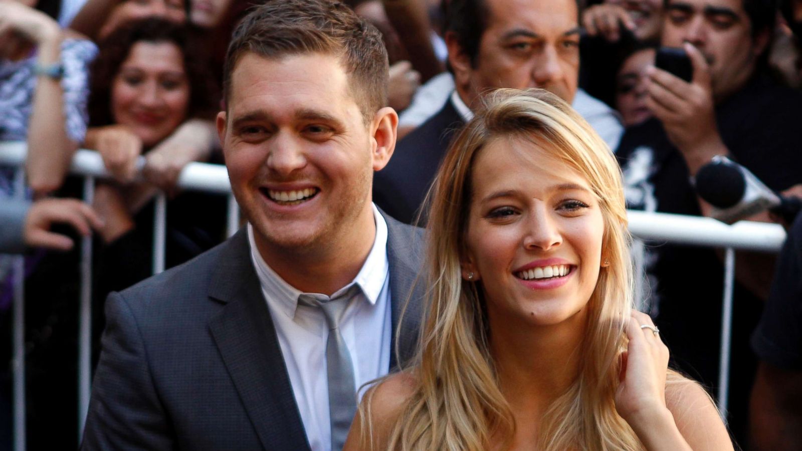 PHOTO: Michael Buble and Argentine actress Luisana Lopilato are pictured in Buenos Aires, Argentina, March 31, 2011.