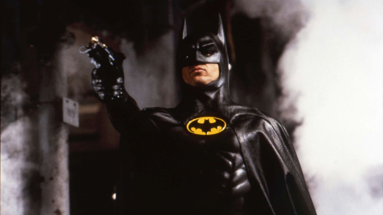 Michael Keaton ends commencement speech by revealing secret identity: 'I'm  Batman' - ABC News