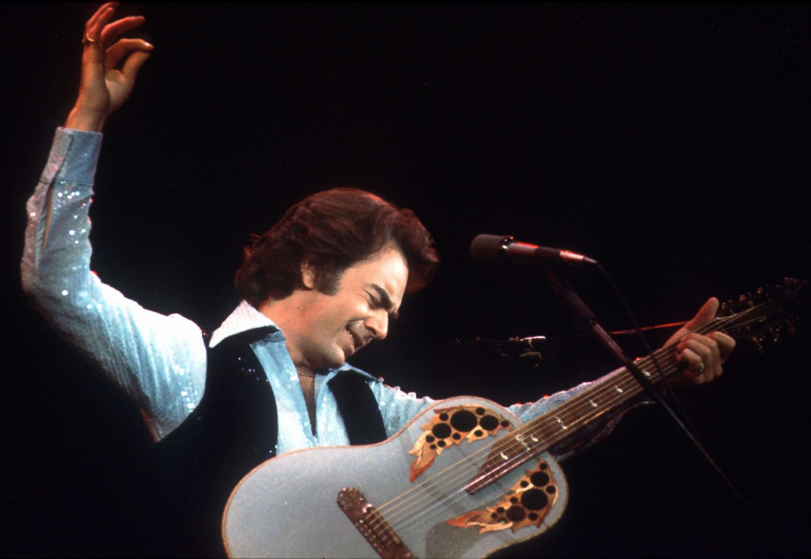 Neil Diamond Photos: See the Iconic Singer-Songwriter Through the Years -  Parade