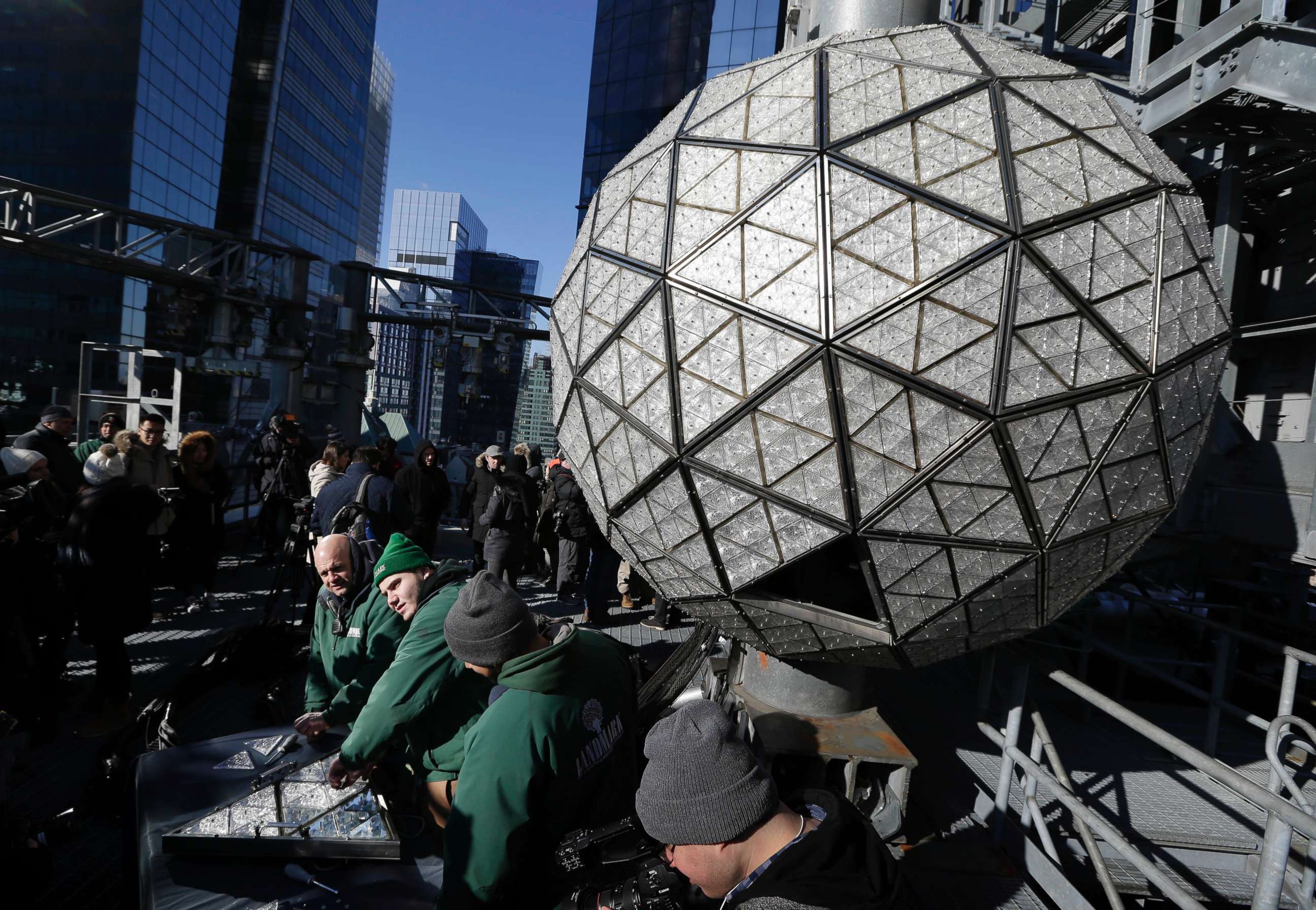 PHOTO: Workers prepare to install the last panels on the New Year's Eve ball above Times Square, New York, Dec. 27, 2017.