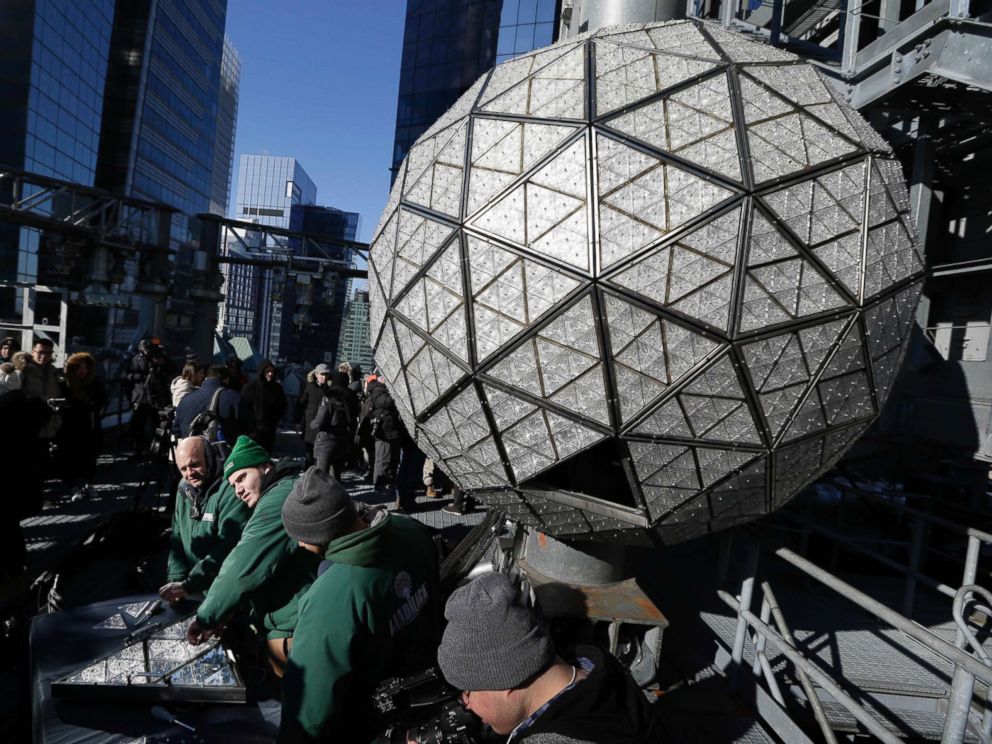 PHOTO: Workers prepare to install the last panels on the New Years Eve ball above Times Square, New York, Dec. 27, 2017.