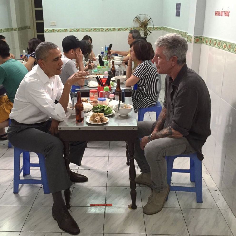 Former President Barack Obama mourns Anthony Bourdain in a heartfelt  message - ABC News