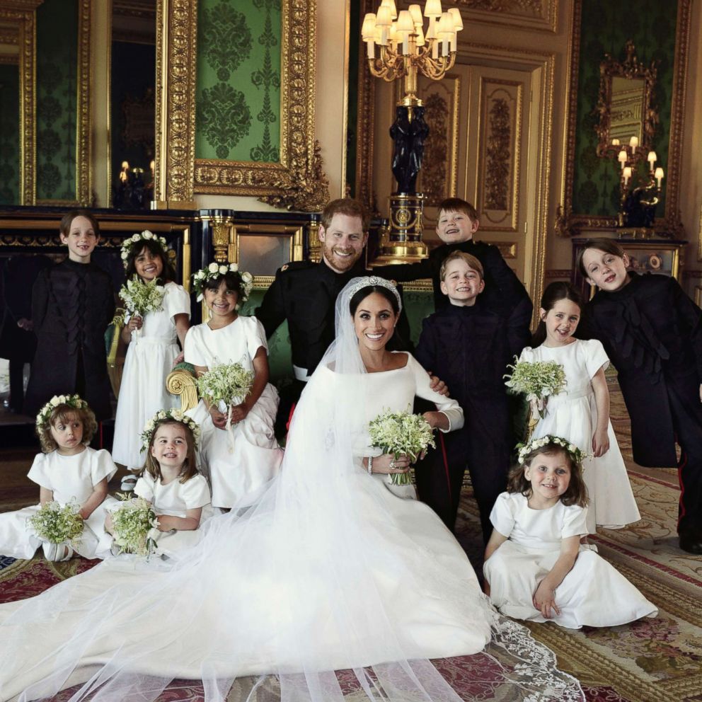 VIDEO: Prince Harry and Meghan Markle smile next to beaming Prince George, Princess Charlotte in official wedding photos