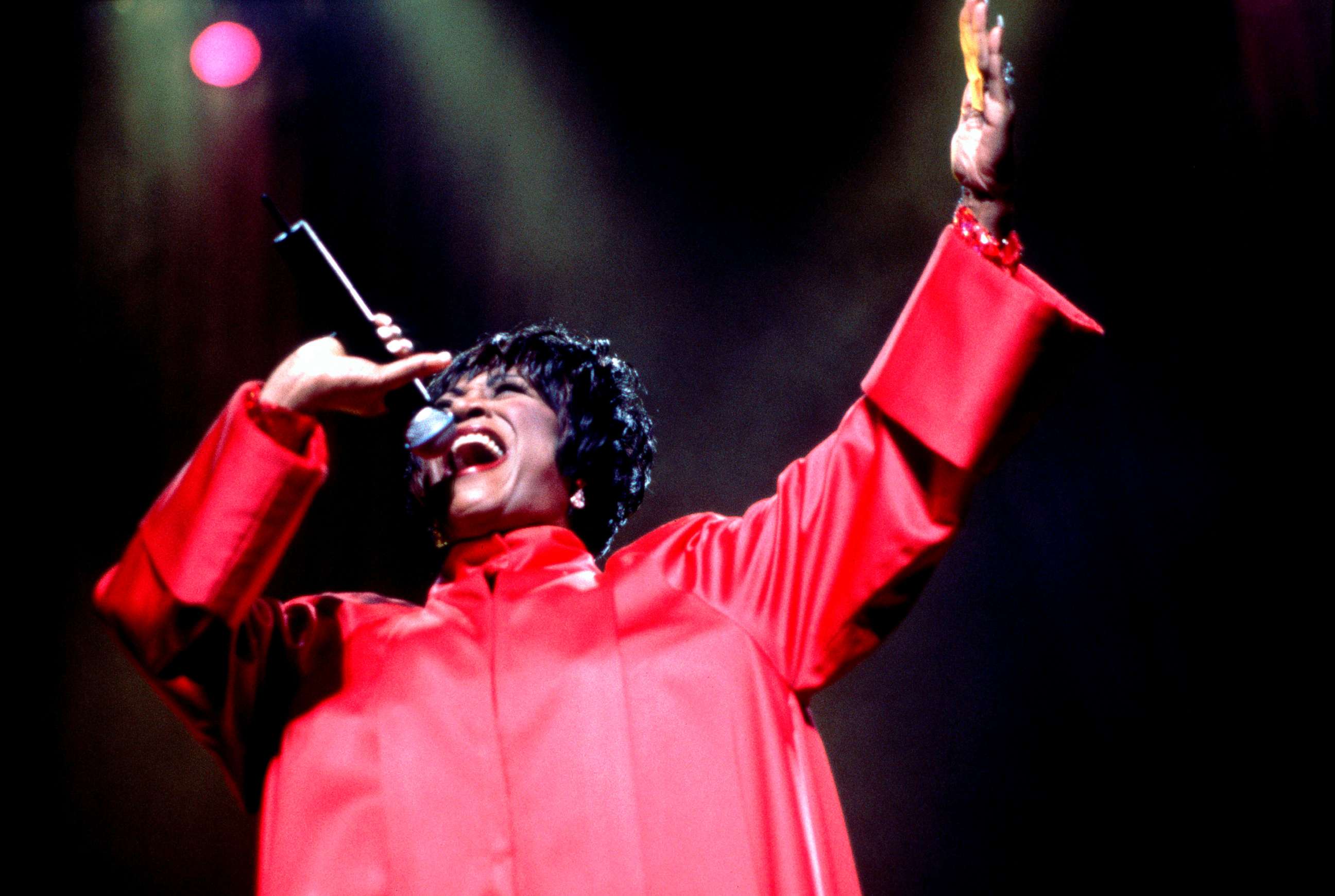 PHOTO: Patti Labelle performs onstage in Chicago, July 15, 1996.