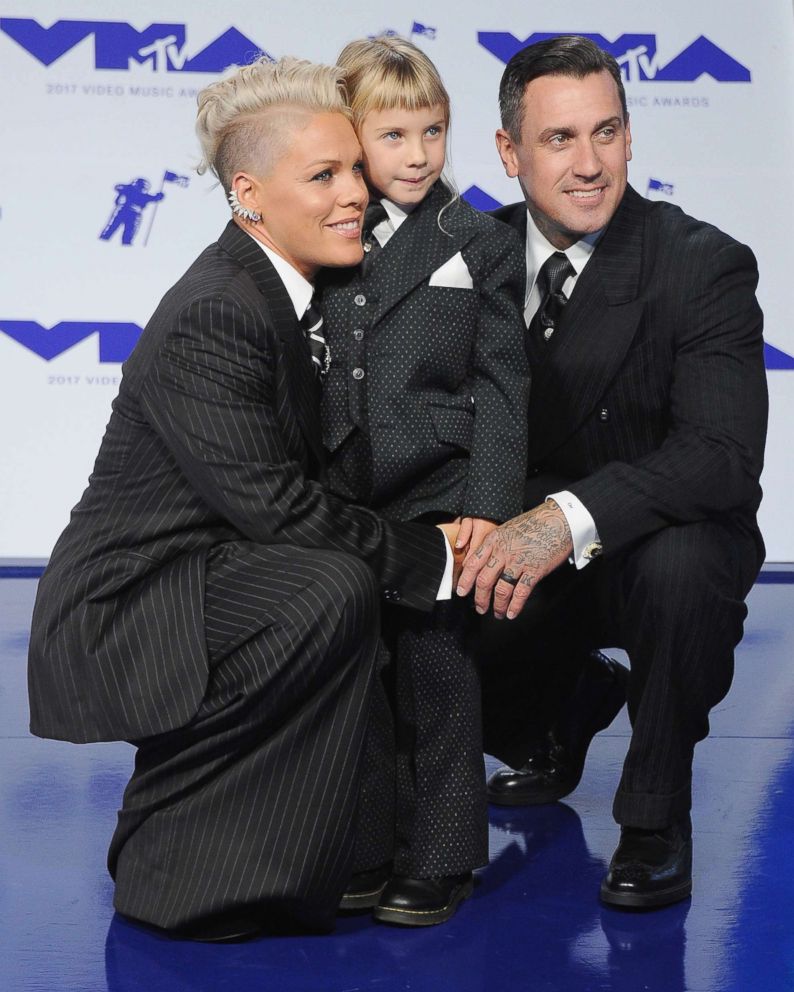 PHOTO: Pink, Carey Hart and daughter Willow Sage Hart arrive at the 2017 MTV Video Music Awards at The Forum, Aug. 27, 2017, in Inglewood, Calif. 