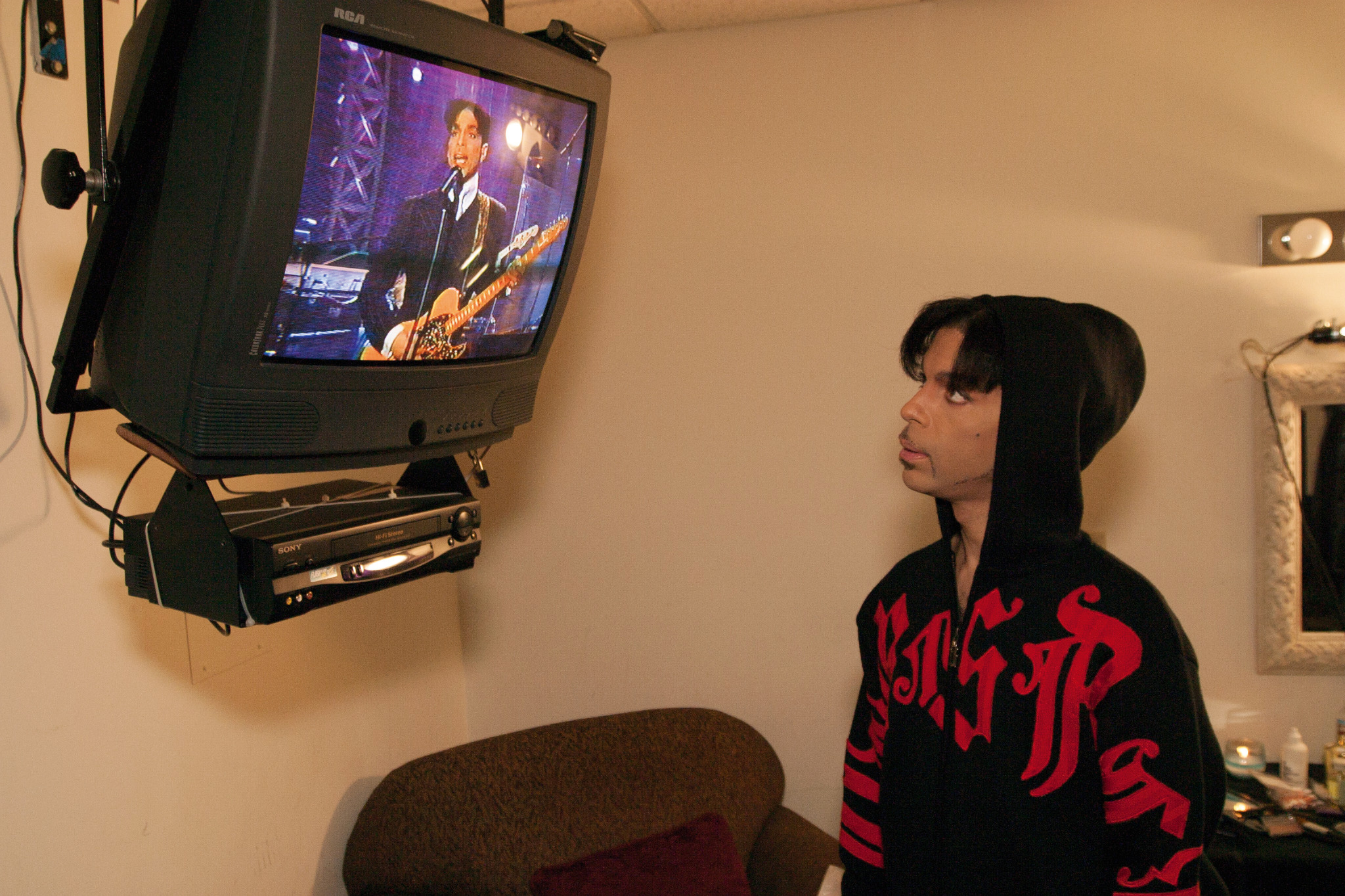 PHOTO: Prince is photographed in the green room of "The Tonight Show" in Burbank, Calif., in 2002.