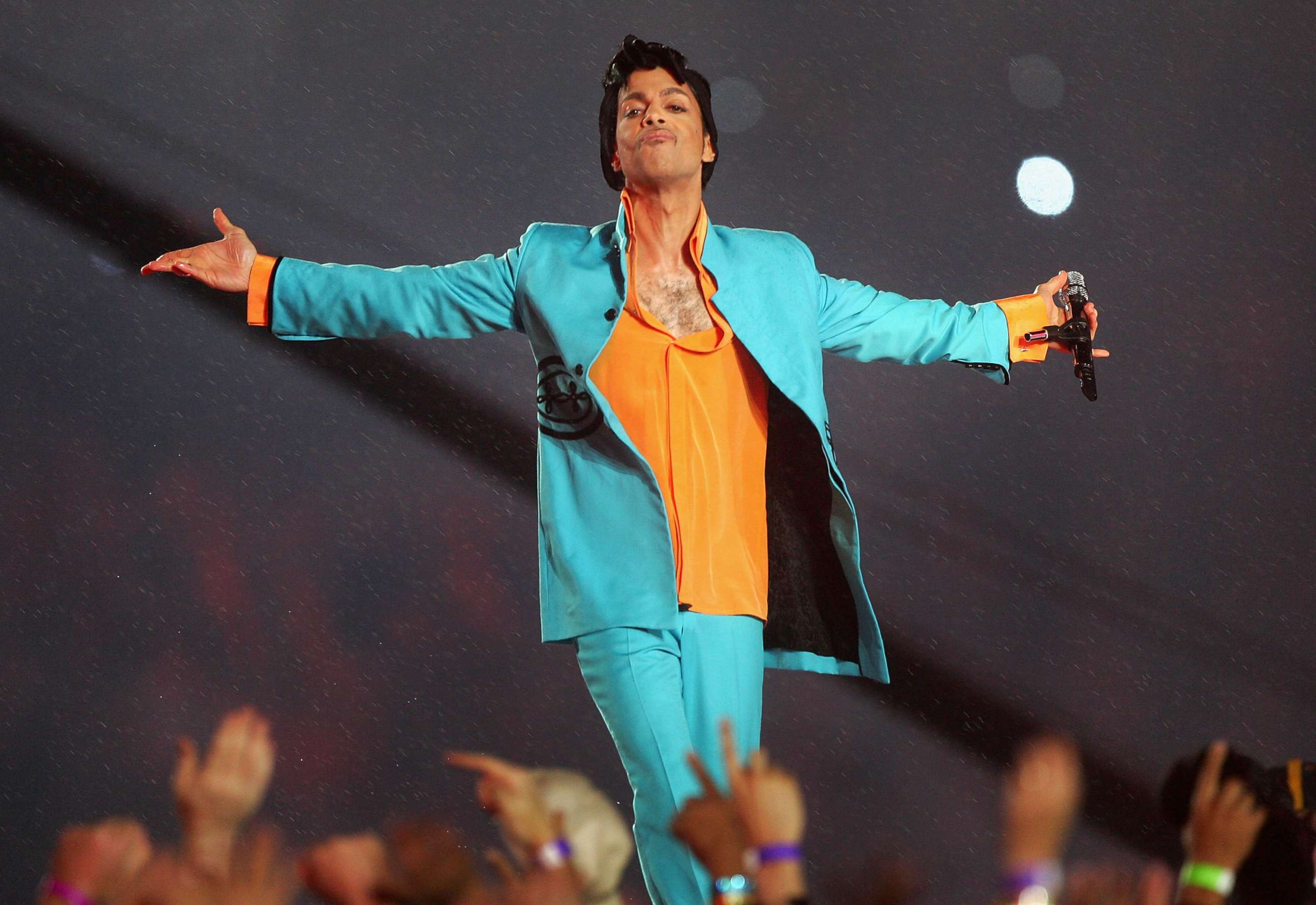 PHOTO: Musician Prince performs during the 'Pepsi Halftime Show' at Super Bowl XLI between the Indianapolis Colts and the Chicago Bears, Feb. 4, 2007, at Dolphin Stadium in Miami Gardens, Fla.