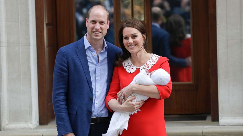 PHOTO: Britain's Prince William and Kate, Duchess of Cambridge pose for a photo with their newborn baby son as they leave the Lindo wing at St Mary's Hospital in London, April 23, 2018.