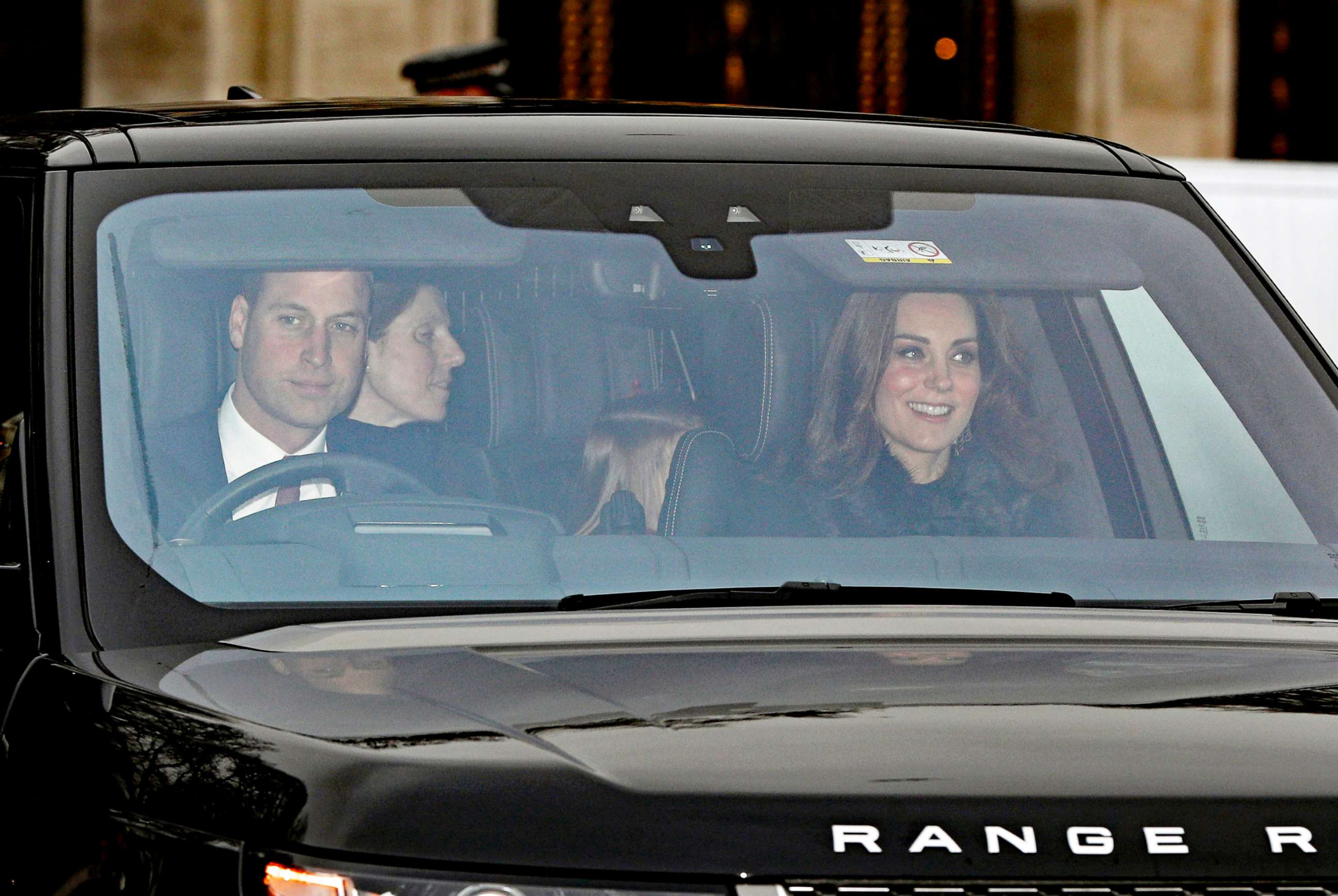 PHOTO: Britain's Prince William and Kate, Duchess of Cambridge arrive for the Queen's Christmas lunch at Buckingham Palace, London, Dec. 20, 2017.