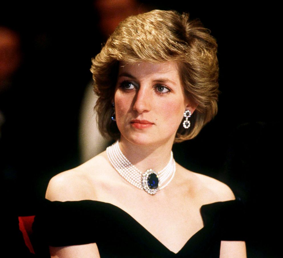 PHOTO: Diana, Princess of Wales, wearing  a sapphire diamond and pearl necklace, attends a banquet on April 16, 1986 in Vienna.