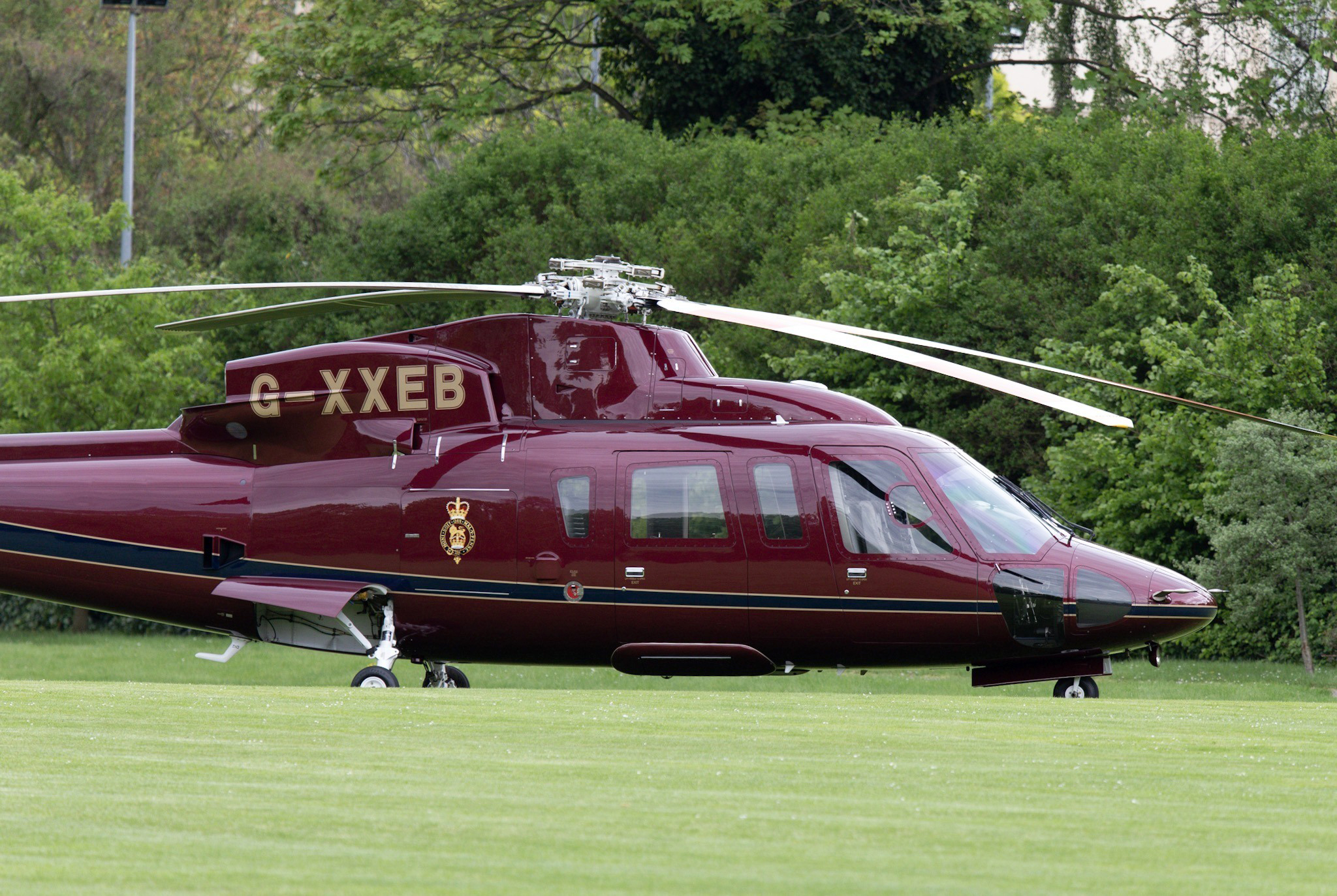 PHOTO: Queen Elizabeth II spotted taking a helicopter to Kensington Gardens to visit her great grandchild, Louis, in London, May 2, 2018.