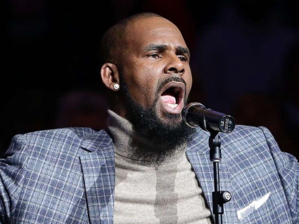 PHOTO: R. Kelly performs the national anthem before an NBA basketball game between the Brooklyn Nets and the Atlanta Hawks in New York, Nov. 17, 2015.