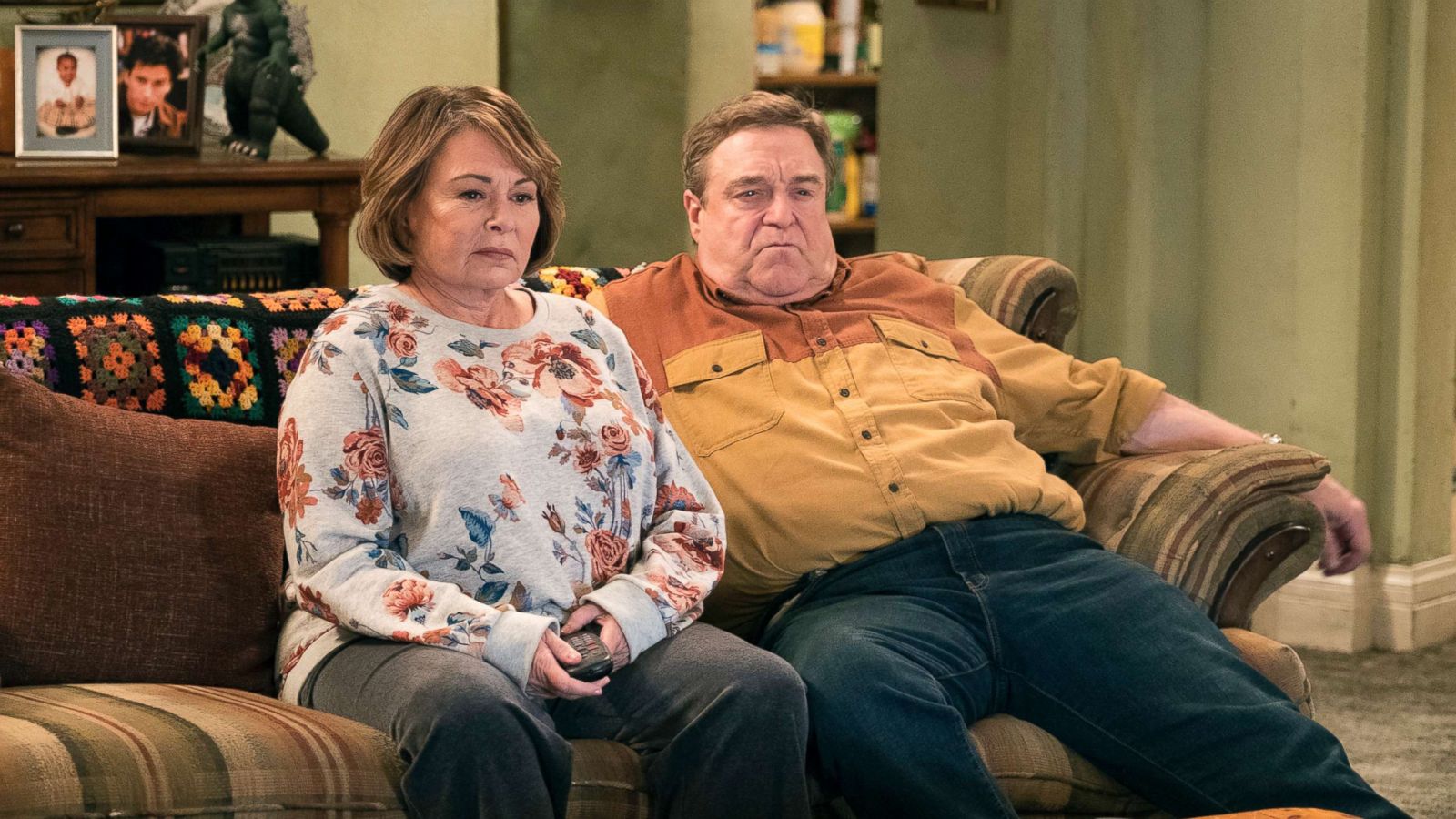 PHOTO: Roseanne Barr, left, and John Goodman appear in a scene from the reboot of "Roseanne."