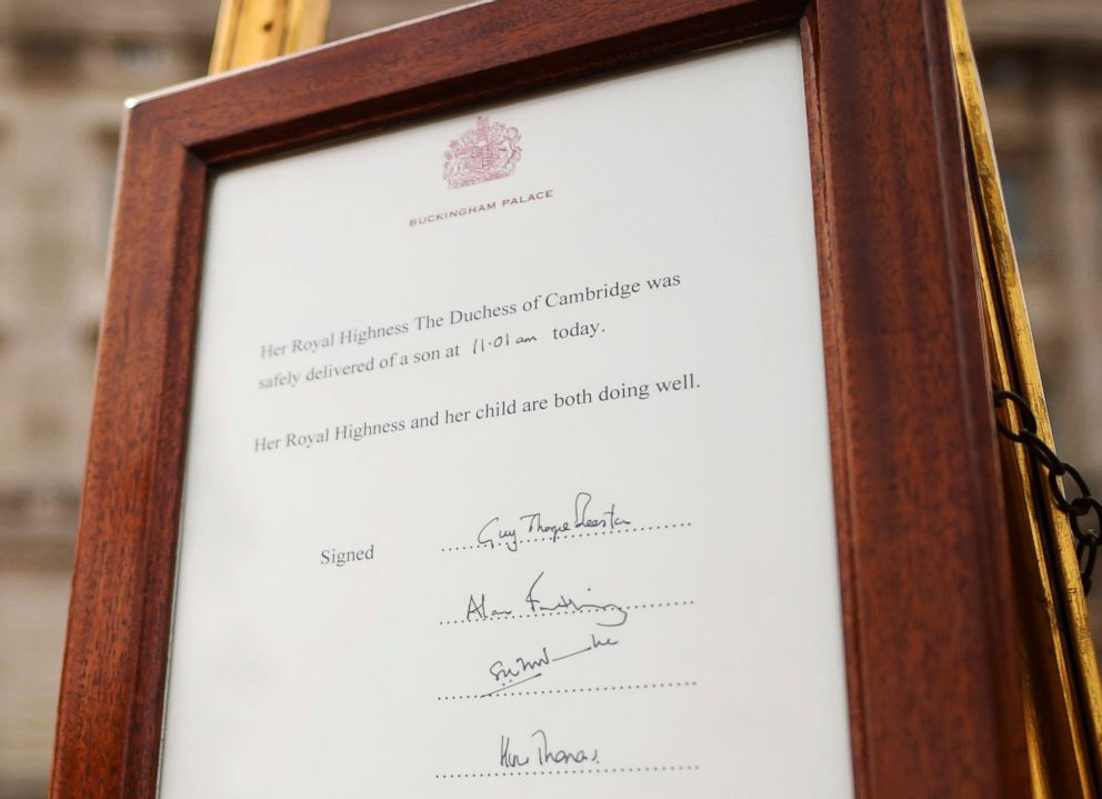 PHOTO: A notice is placed on an easel announcing the birth of the new Royal baby, in the forecourt of Buckingham Palace, in London, April 23, 2018.