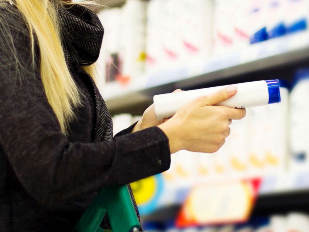 PHOTO: Young woman shops.