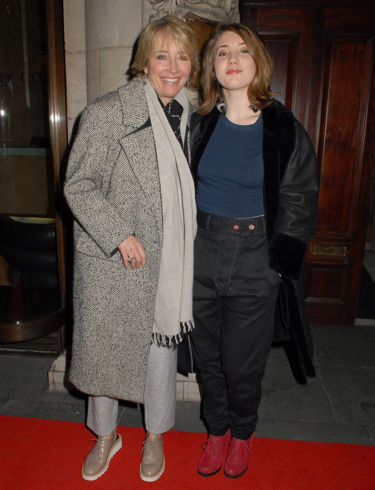 Emma Thompson Takes Her Daughter To The Theater Picture Stars With