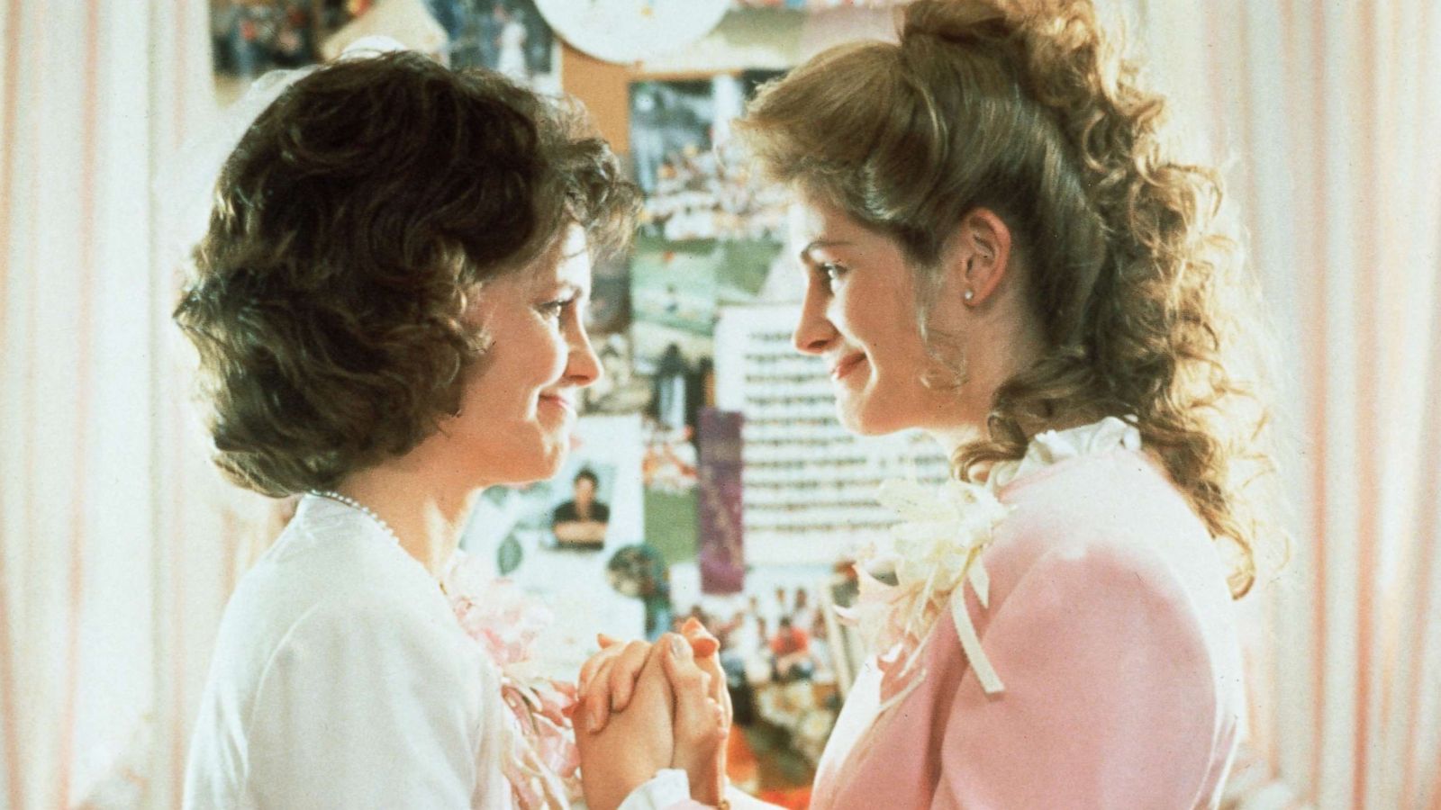 PHOTO: Sally Field and Julia Roberts in a scene from "Steel Magnolias" in 1989.