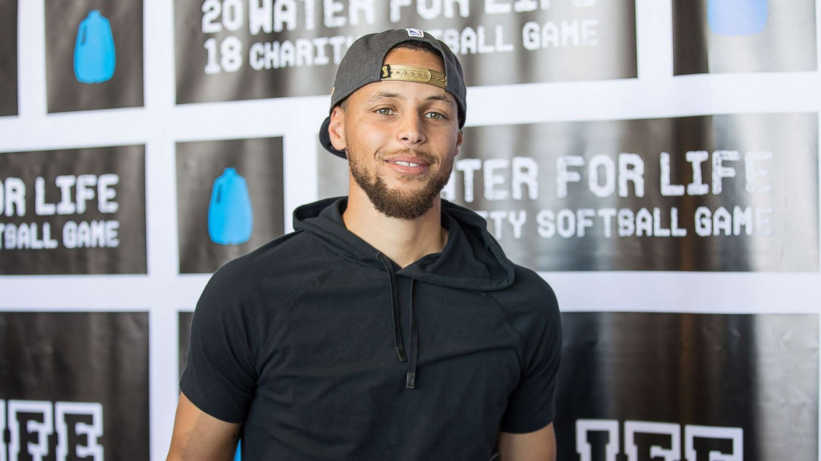 PHOTO: Golden State Warriors point guard Stephen Curry arrives at Water For Life Charity Softball Game at Oakland-Alameda County Coliseum, June 23, 2018, in Oakland, Calif.