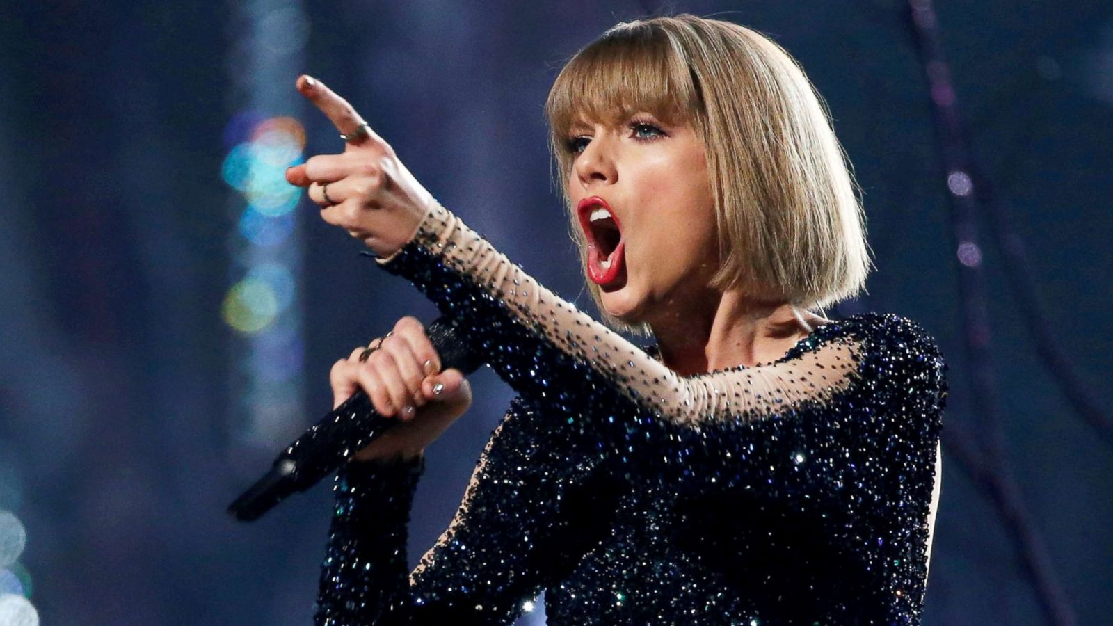 Taylor Swift Really Loves These Snake References