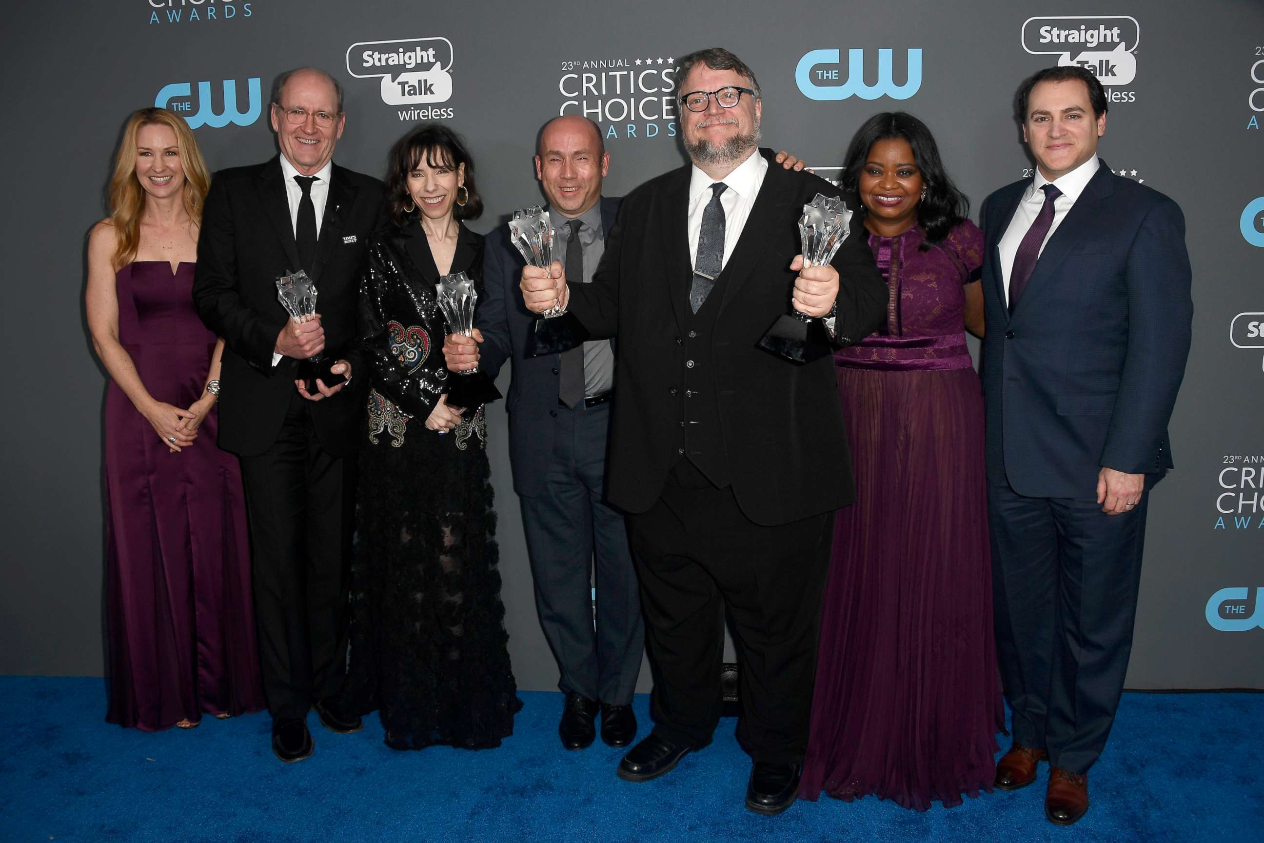 PHOTO: Vanessa Taylor, Richard Jenkins, Sally Hawkins, J. Miles Dale, Guillermo del Toro, Octavia Spencer and Michael Stuhlbarg, pose with the Best Picture award for "The Shape of Water," Jan. 11, 2018 in Santa Monica, Calif.