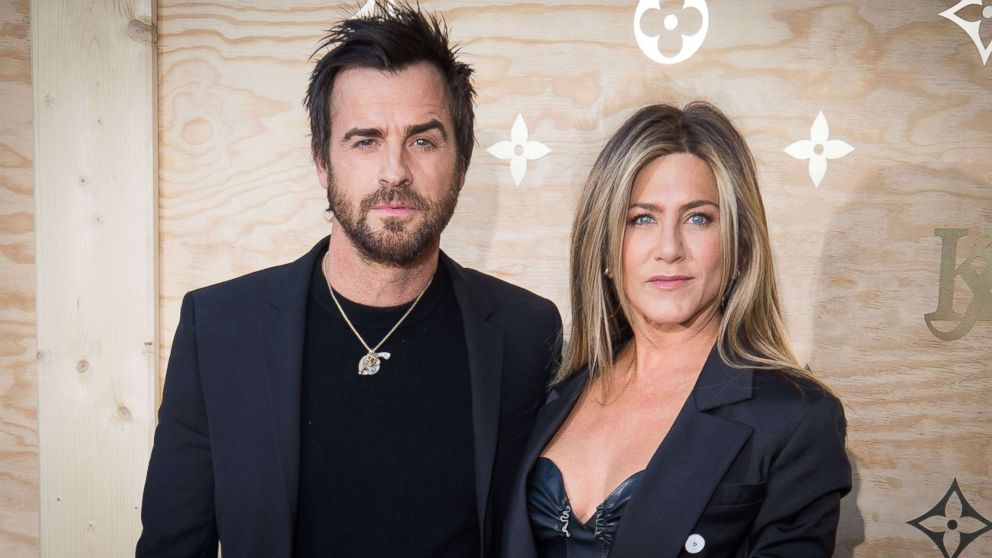 PHOTO: Justin Theroux and Jennifer Aniston attend the Louis Vuitton's Dinner for the Launch of Bags by Artist Jeff Koons at Musee du Louvre, April 11, 2017, in Paris. 