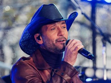 Tim McGraw says he needs to 'cut short my workout' after collapsing on stage