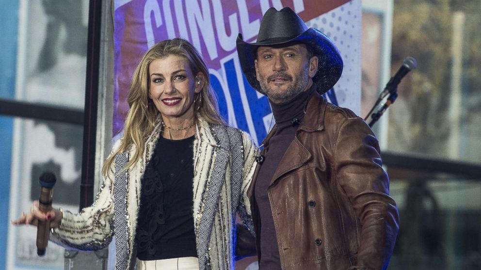 PHOTO: Faith Hill and Tim McGraw perform live at Rockefeller Plaza, Nov. 17, 2017, in New York City.