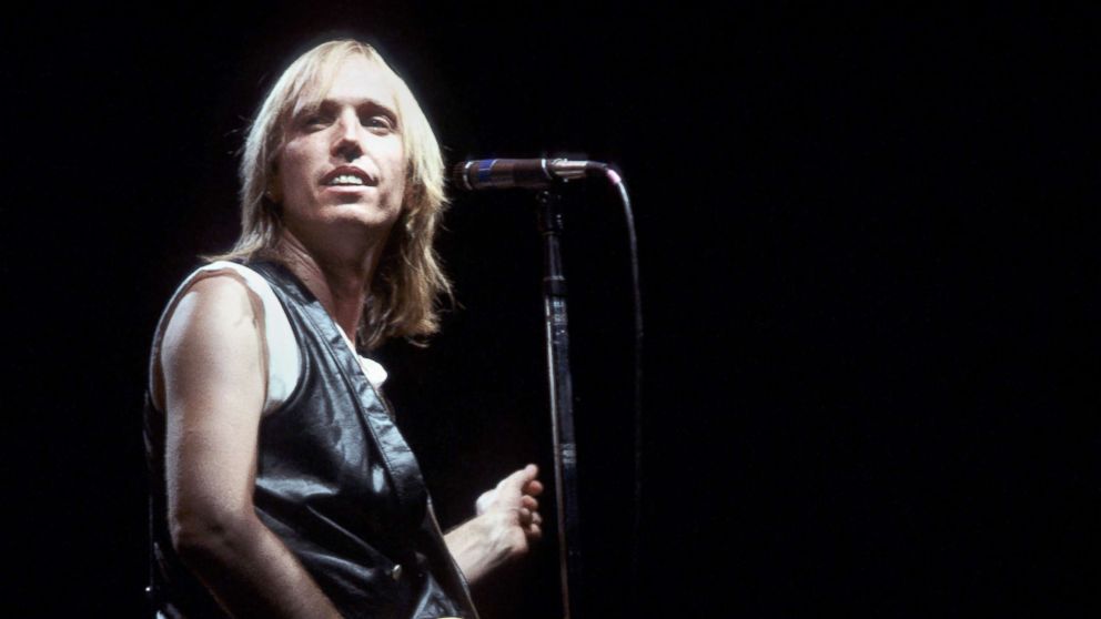 PHOTO: Musician Tom Petty performs. 