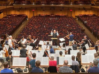 New York Philharmonic musicians agree to 30% raise over 3-year contract