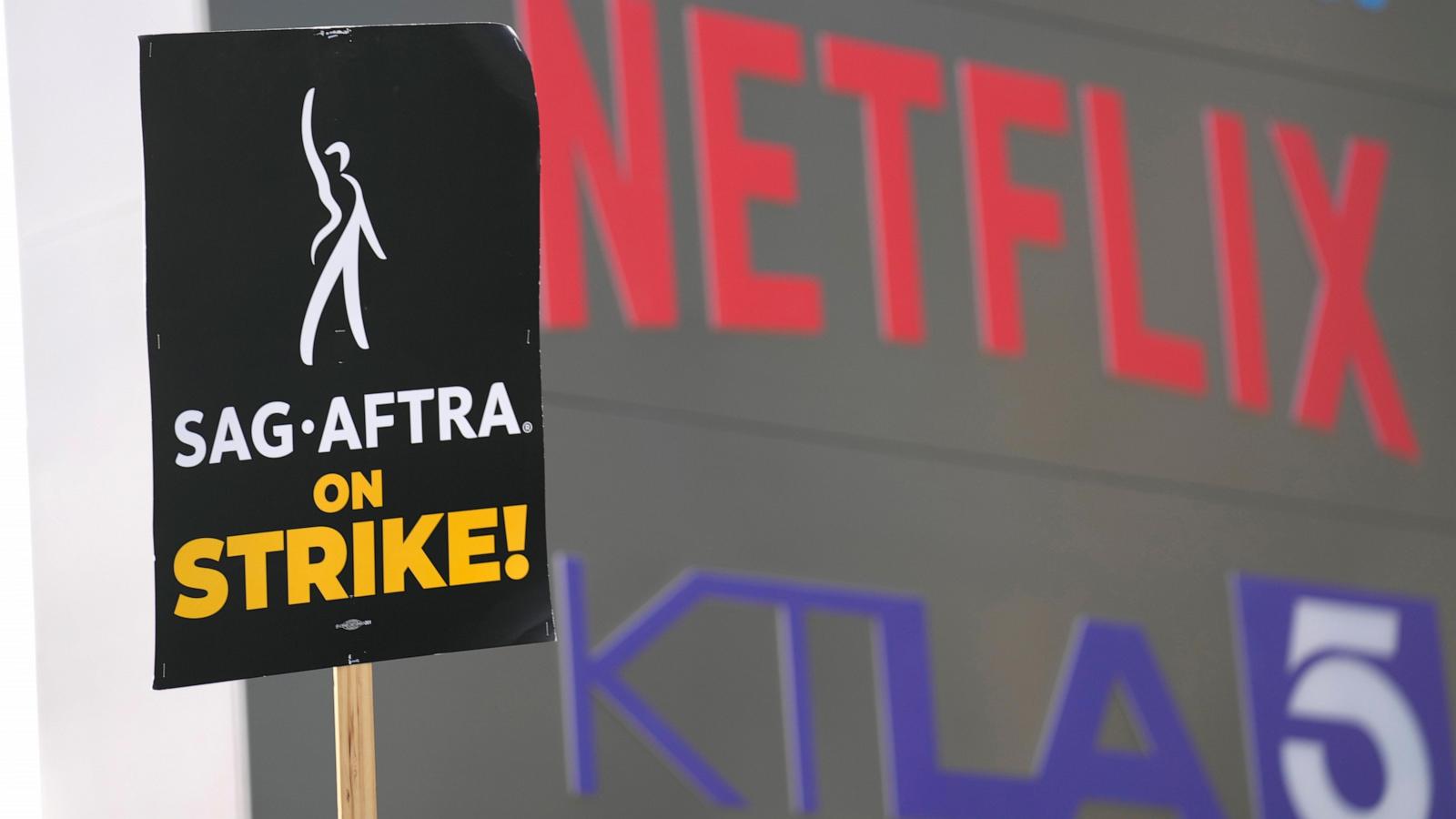 Screenwriters overwhelmingly approve a 4-year contract with Hollywood studios