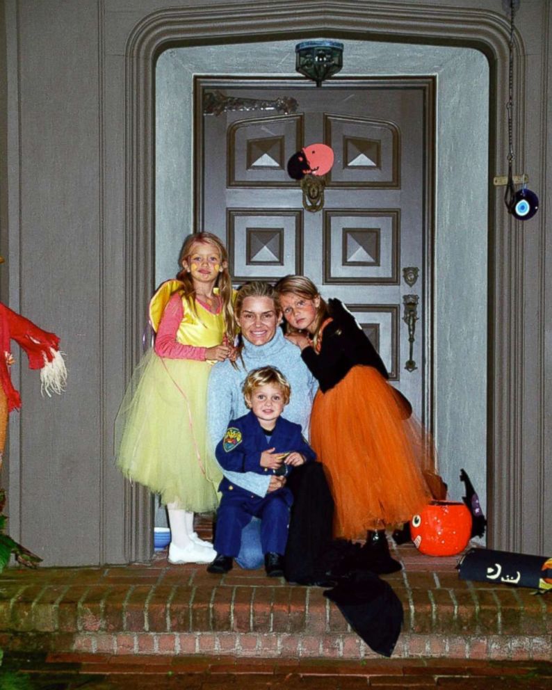 PHOTO: "Real Housewives of Beverly Hills" star Yolanda Hadid and her children Gigi, Bella and Anwar Hadid pose together in this family photo.