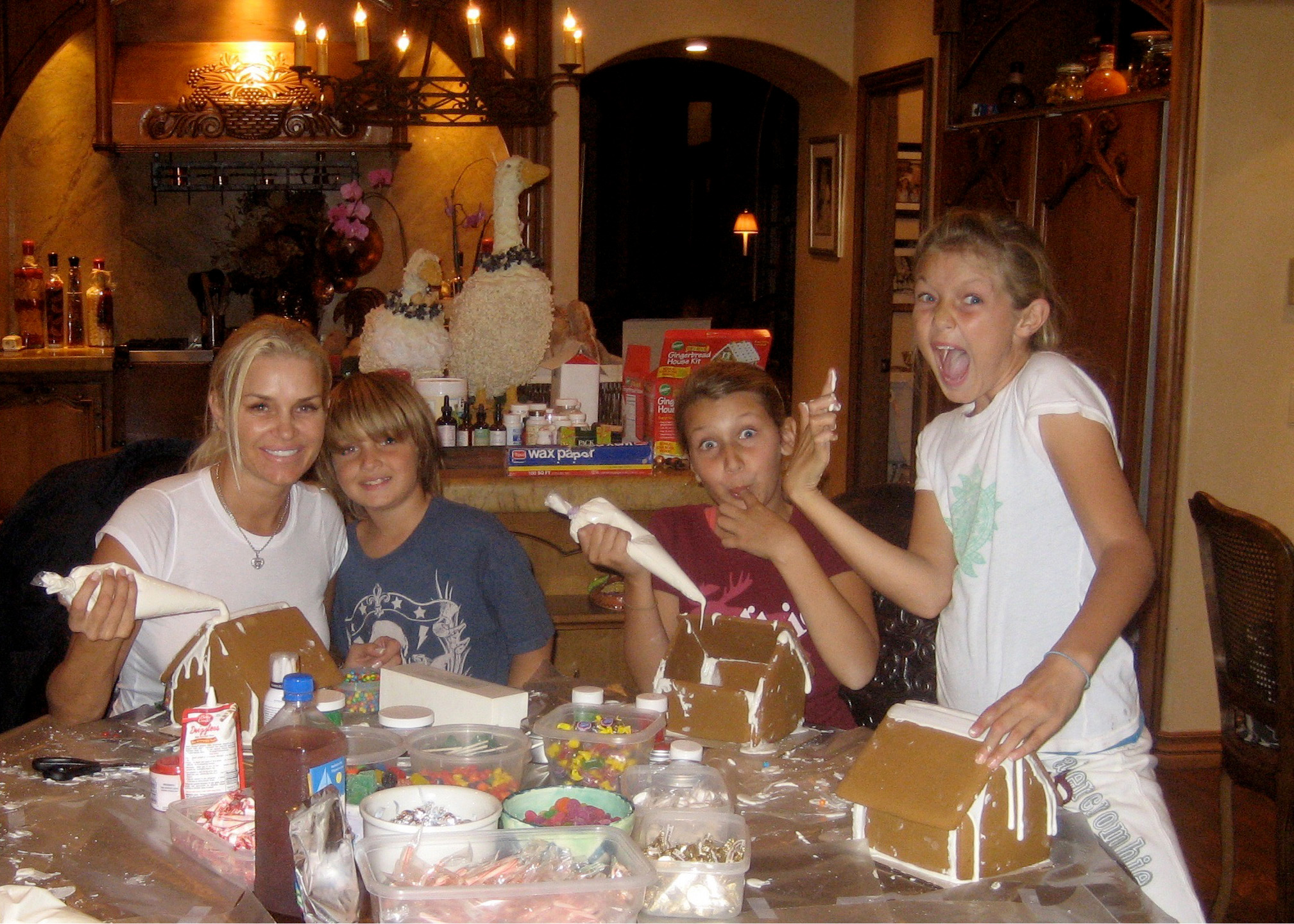 PHOTO: "Real Housewives of Beverly Hills" star Yolanda Hadid and her children Gigi, Bella and Anwar Hadid pose together in this family photo.