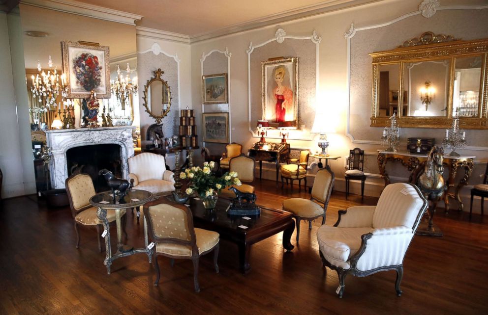 PHOTO: The living room in Zsa Zsa Gabor's Bel Air estate displays items for auction at the 'Hello Dal-ling: The Estate of Zsa Zsa Gabor' auction by Heritage Auctions at the late actress residence in Bel Air, Calif., April 12, 2018.