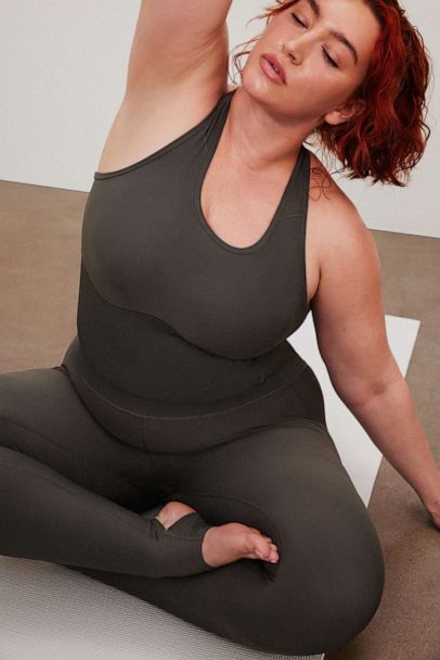 SKIMS launches Performance Collection: Shop new leggings, tanks and more  compression activewear now - Good Morning America