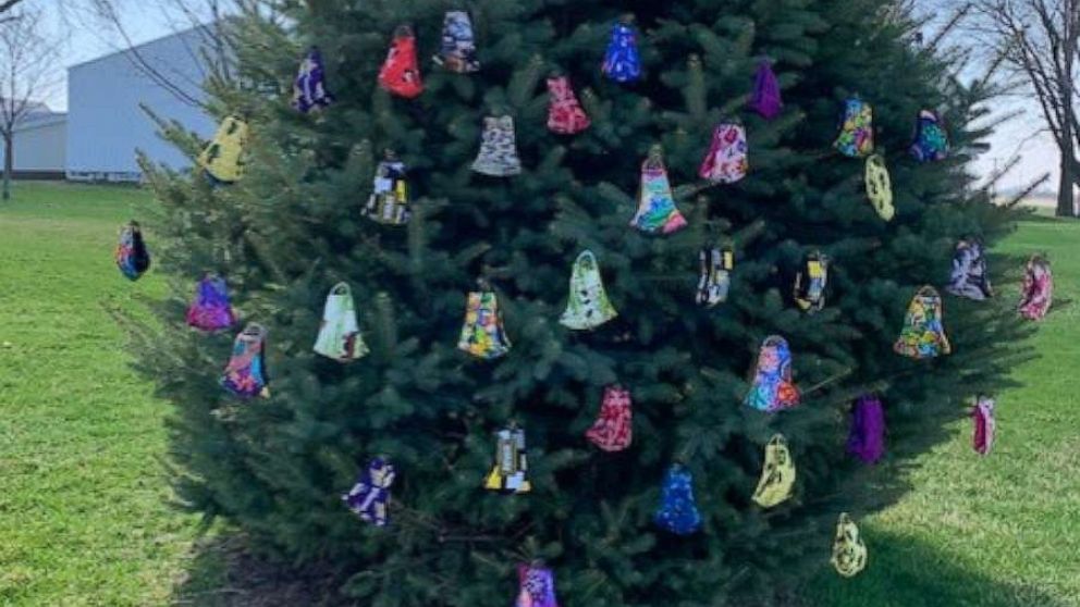 PHOTO: Deb Siggins has hung hundreds of handmade masks on a tree near her home to help Lisbon, Ia, residents during the coronavirus pandemic.