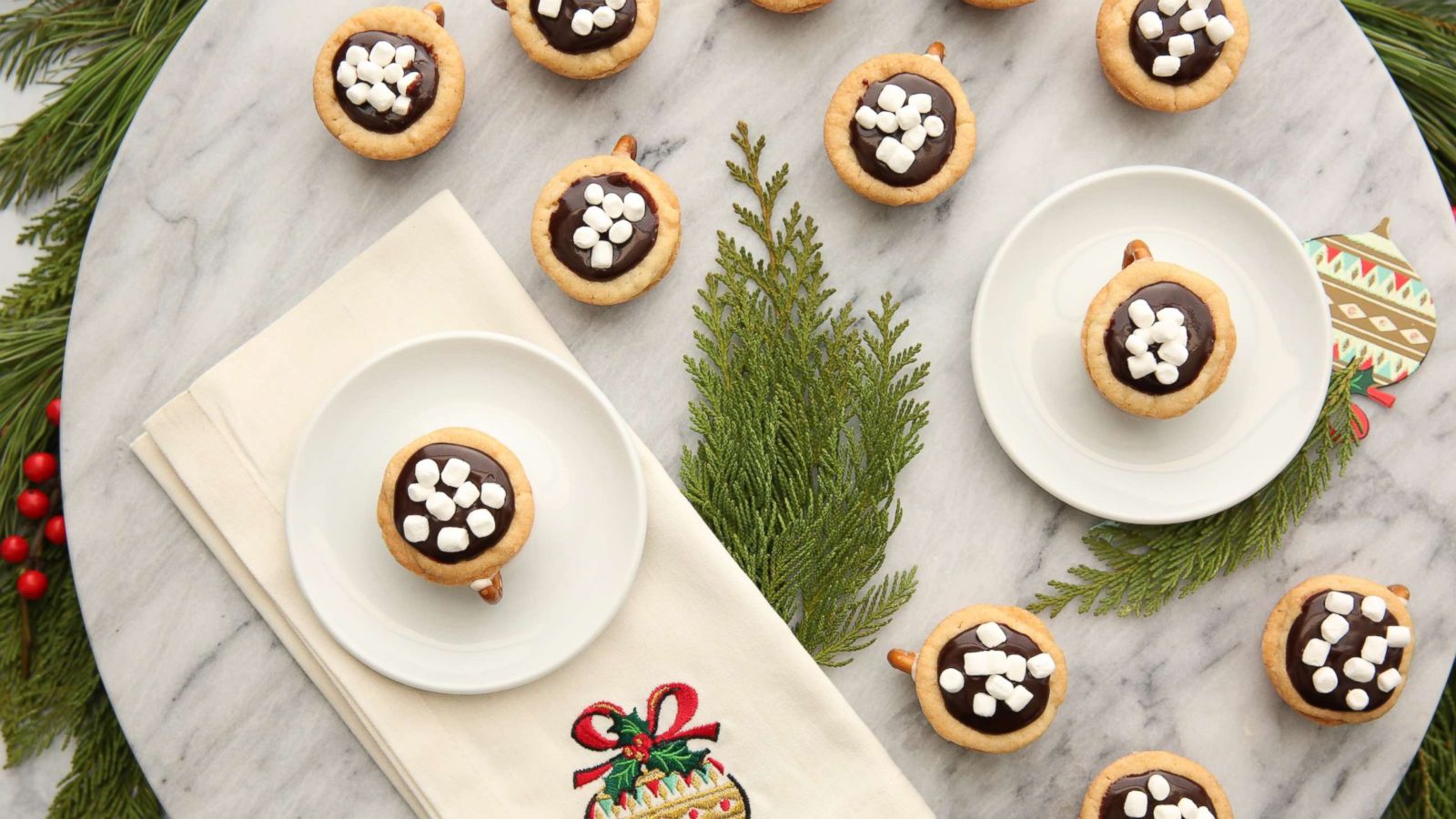 PHOTO: Hot chocolate cookie cups recipe