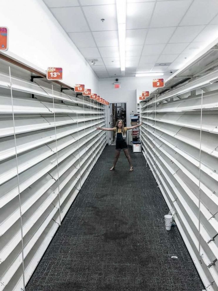 PHOTO: An Arkansas mom Carrie Jernigan bought out all the shoes at her local Payless store to give to those in need.