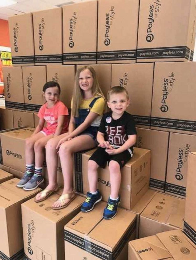 PHOTO: An Arkansas mom Carrie Jernigan bought out all the shoes at her local Payless store to give to those in need.