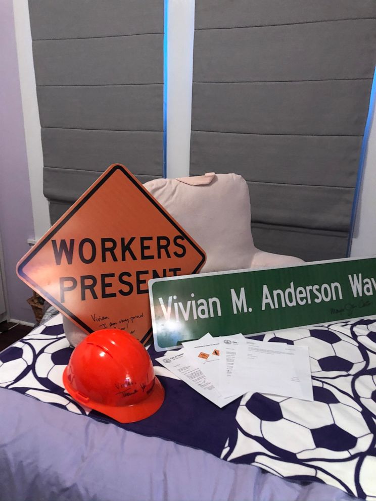 PHOTO: Vivian Anderson, 10, wrote a letter to Jane Castor, mayor of Florida's city of Tampa, when she noticed construction signs weren't inclusive of both male and female workers. On Sept. 30, Vivian Anderson was given a hard hat and two signs.