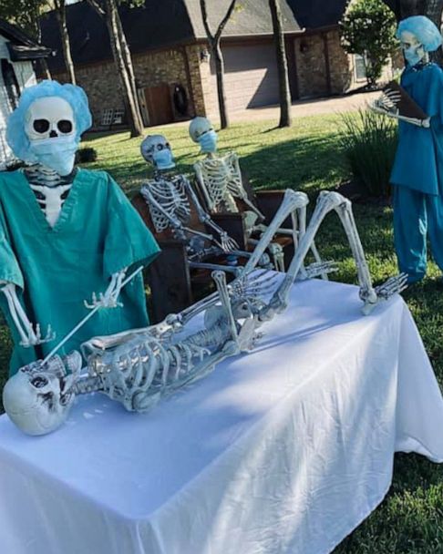 Creative homeowners change their Halloween skeleton display every day in  October | GMA