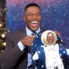 Giants legend Michael Strahan caps off jersey retirement with trip to space