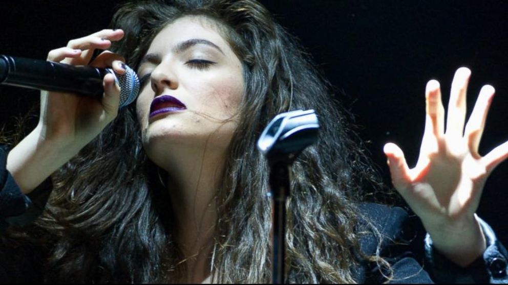 Lorde Reveals Untouched Photos of Her Face.