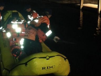 VIDEO: The girl played a key role in the rescue of people trapped on a boat stuck in a river.