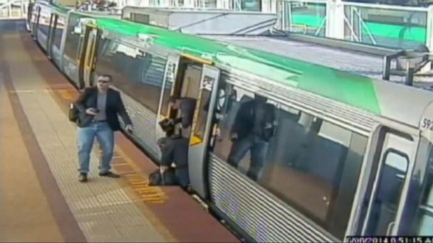 Video Man Gets Stuck Between A Train And Platform Abc News