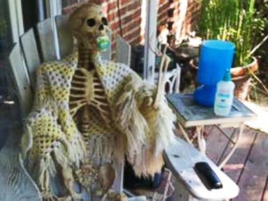 VIDEO: Dad Pranks Daughter With Halloween Skeleton