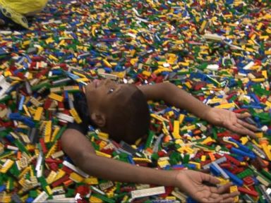 VIDEO: Nearly 30,000 Fans Flock to LEGO Expo in Virginia