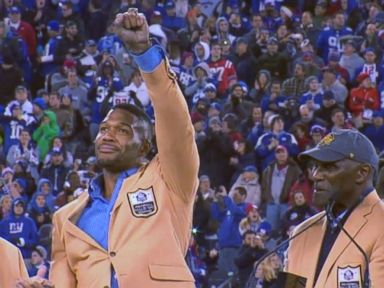 VIDEO: Michael Strahan Receives Hall of Fame Honors at Giants Game